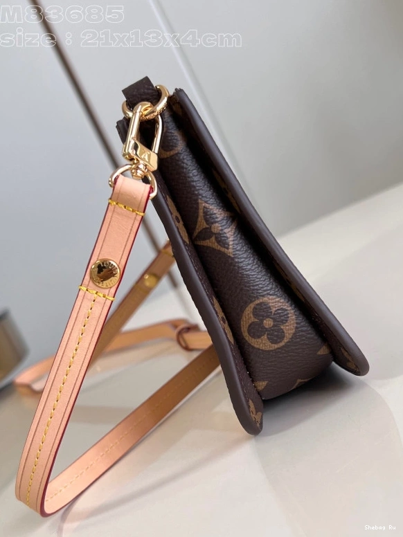 Pouch-21.5*13*4.5CM Lexington VUITTON LOUIS 0718